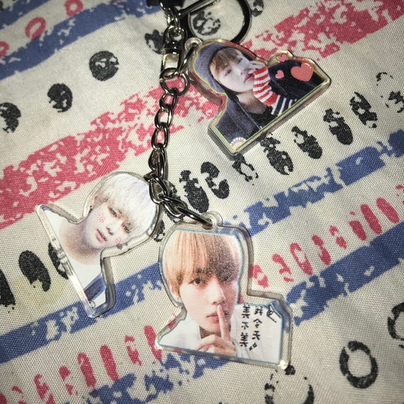 BTS V Photo Keychain - Picture 1 of 1